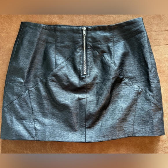 H&M leather patchwork mini-skirt, size 10 - Picture 3 of 3
